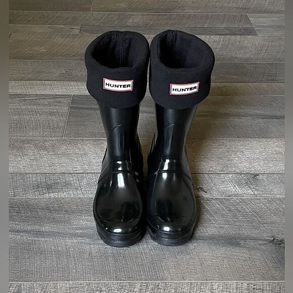 Hunter, Gloss-Black, Women’s Original Short Boot (Size 6) & 2 Pair of Boot Socks - Picture 2 of 16
